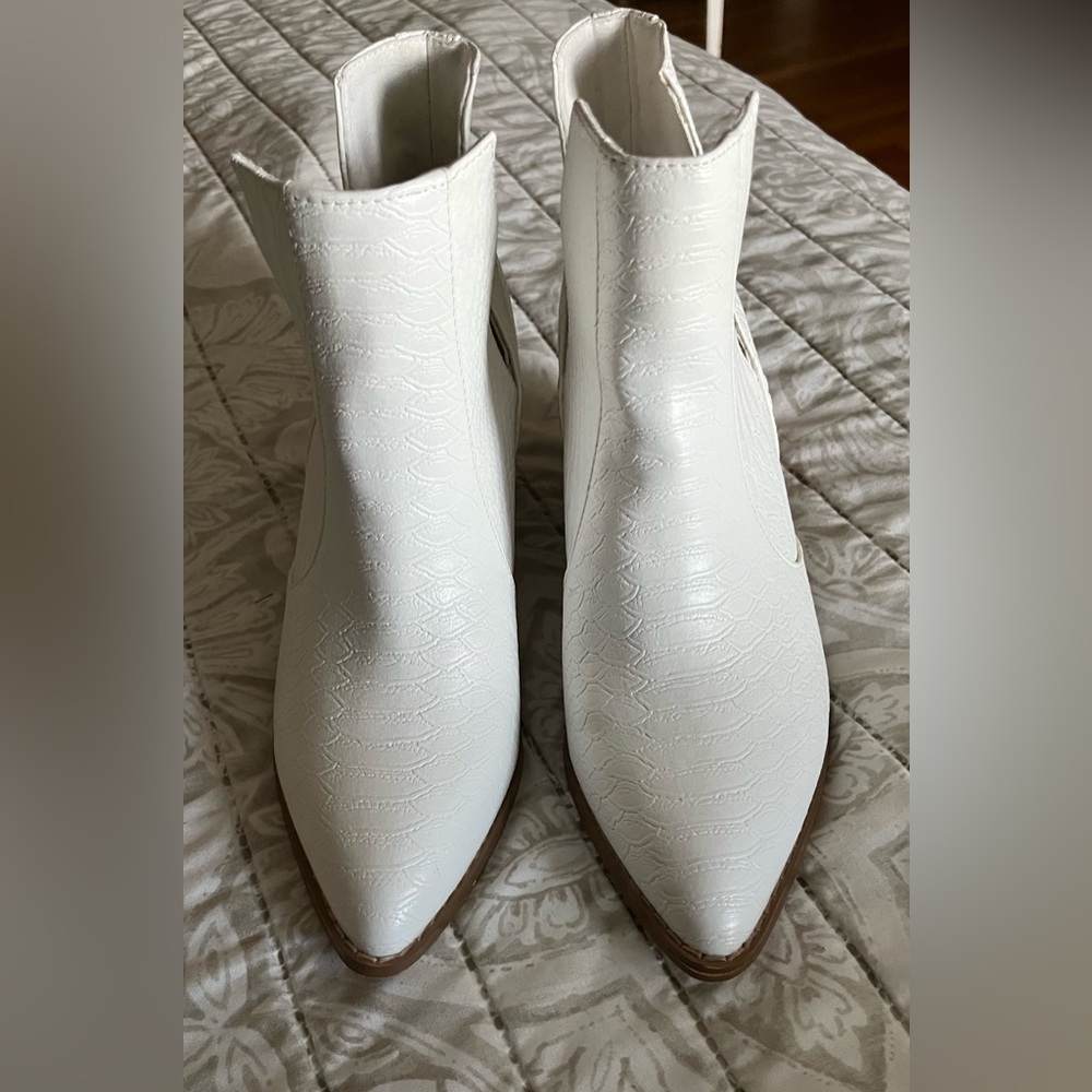 Elegant White Ankle Boots in ivory